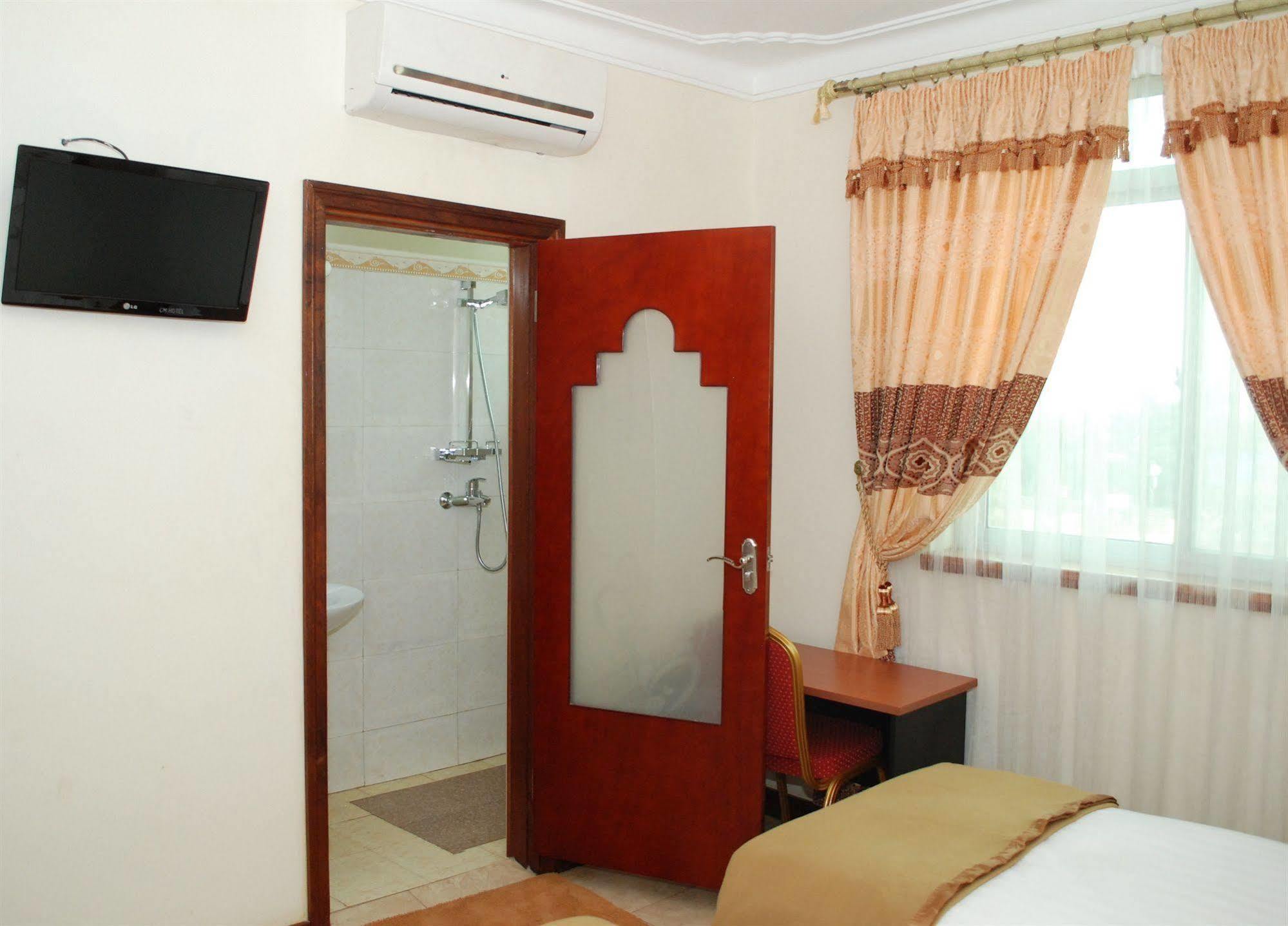 Casa Miltu Hotel Kampala Exterior foto